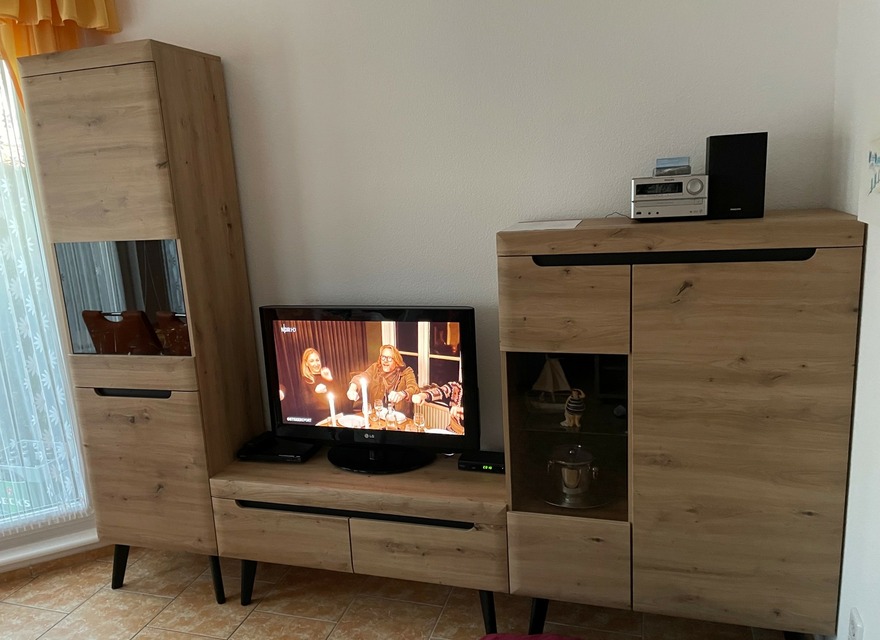 Wohnwand mit LCD-TV