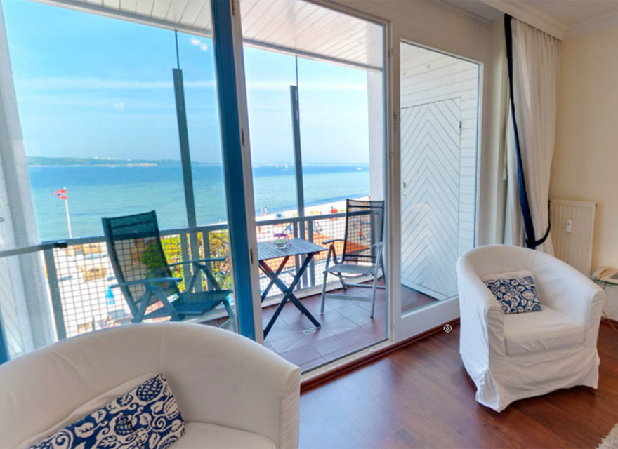 Ferienwohnung Laboe für 4 Personen: Exklusive Ostsee Ferienwohnung ...