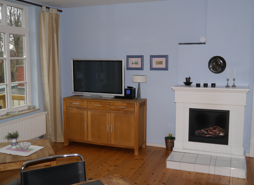 Wohn-/Schlafzimmer mit Kamin