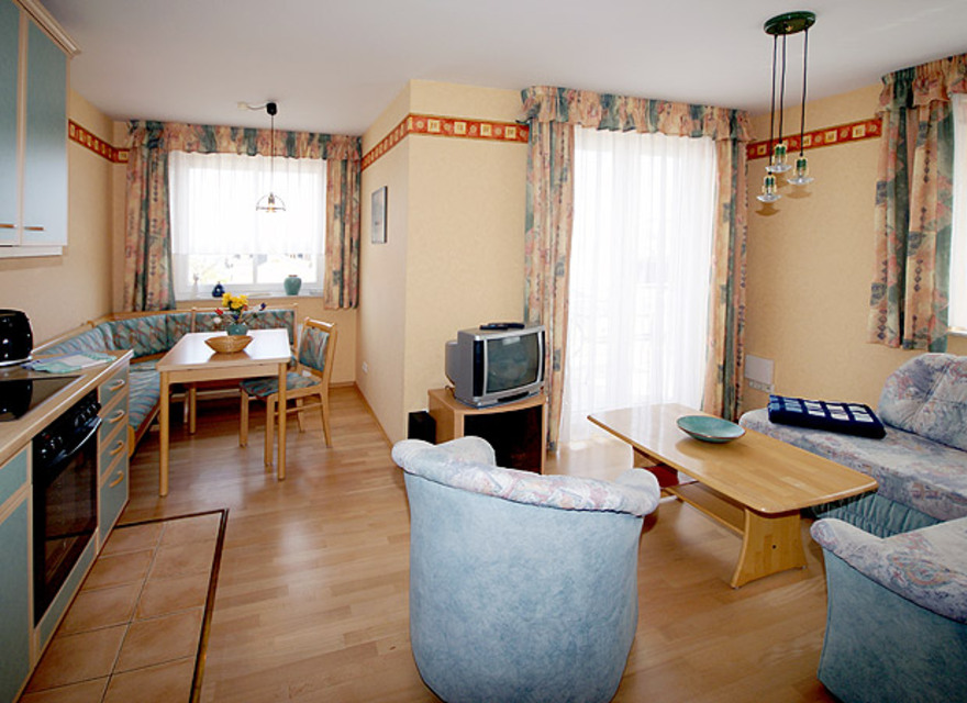 Wohnzimmer mit Essplatz