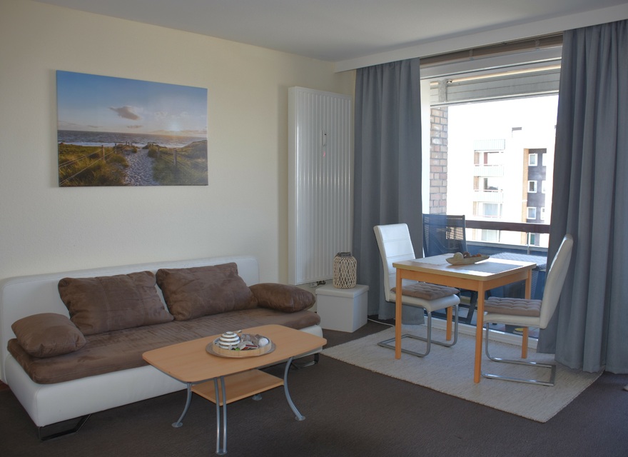 Wohnzimmer mit Esstisch