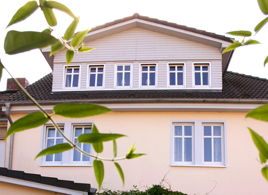 Haus Sonne mit Storchennest