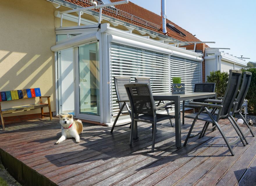 Terrasse mit Wintergarten