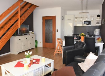 Wohnzimmer mit Küche