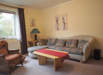 Wohnraum mit Doppelschalfcouch exklusiv usedom