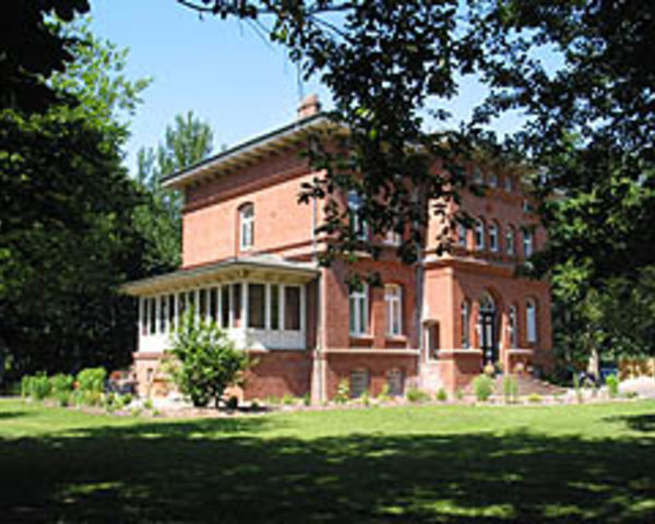 Ferienwohnung Wesselburen : Herrenhaus von vorne Ferienwohnung Wesselburen : Herrenhaus von vorne