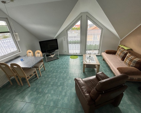 Ferienwohnung Zinnowitz : heller Wohnbereich mit LED-TV Ferienwohnung Zinnowitz : heller Wohnbereich mit LED-TV