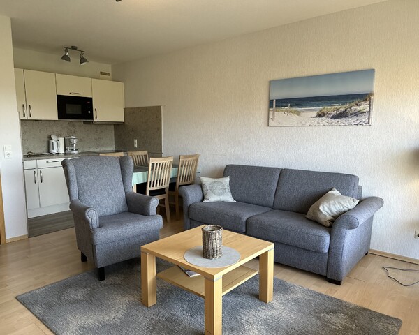 Ferienwohnung Büsum : Wohnzimmer mit offener Küche