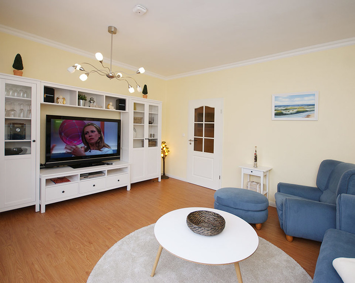 Wohnzimmer mit großen Flat-TV exklusiv usedom